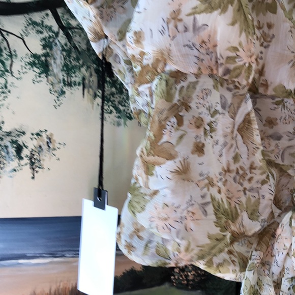 Beautiful Off White Floral ,Tie Back. - Picture 4 of 5